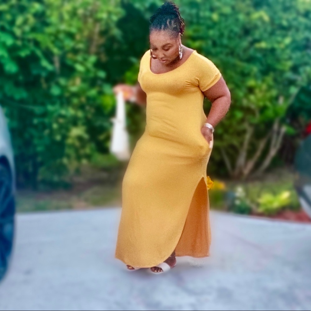 Short sleeve scoop neck maxi with side slits
